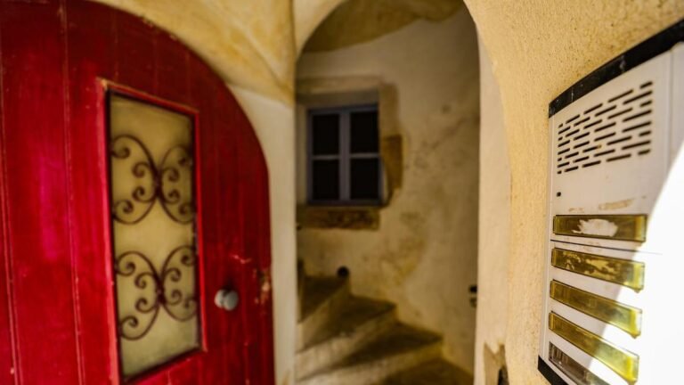 Un horroroso descubrimiento en una casa francesa desencadena una investigación