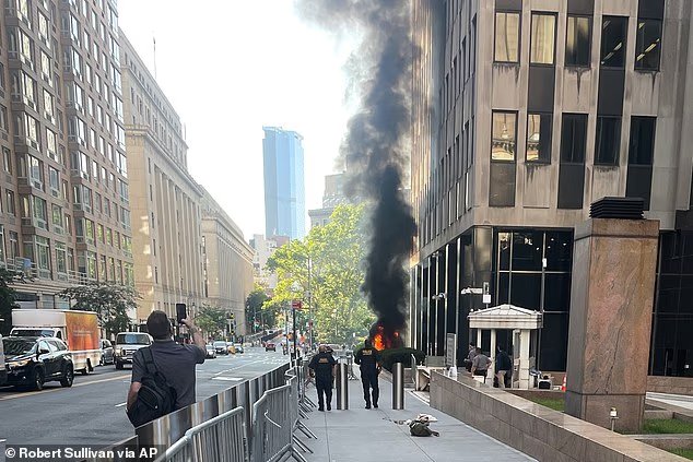 Un maniaque arrêté après avoir incendié le bâtiment ICE à