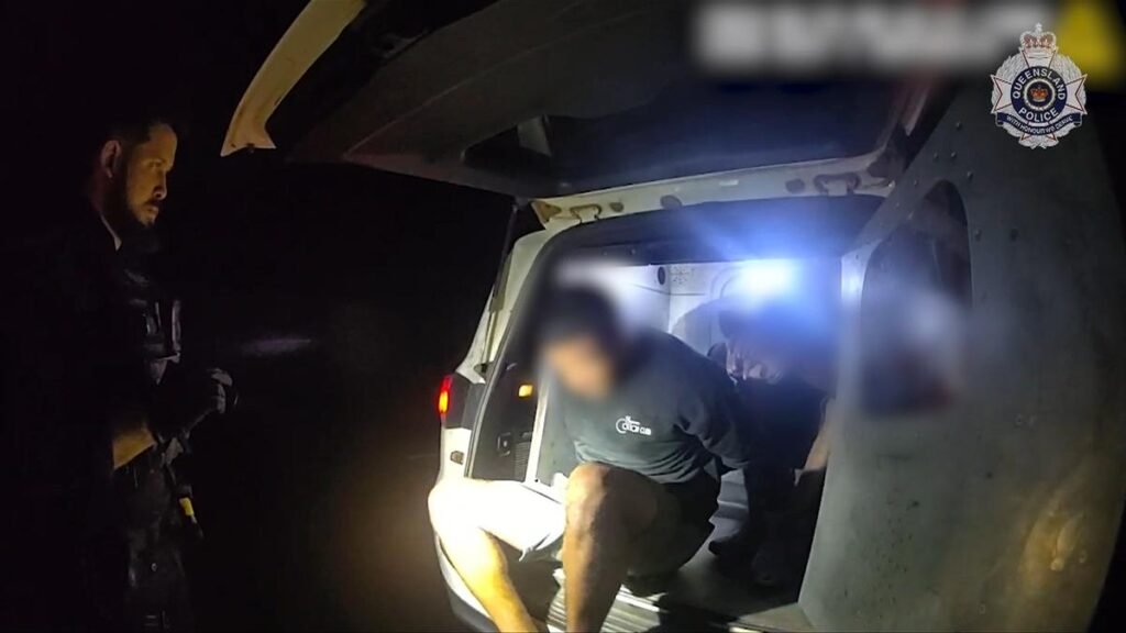 Un oficial de policía de Queensland agrede a tres adolescentes