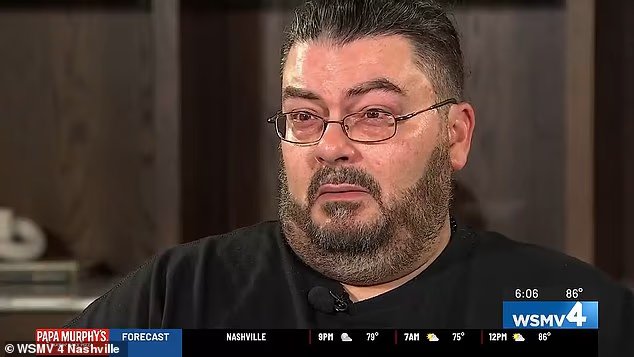 Un père en larmes poursuit la police deux ans après