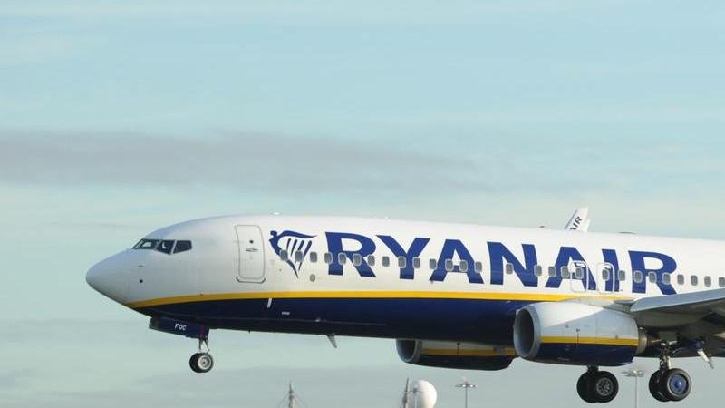 Un vuelo de Ryanair de Grecia a Alemania realiza un