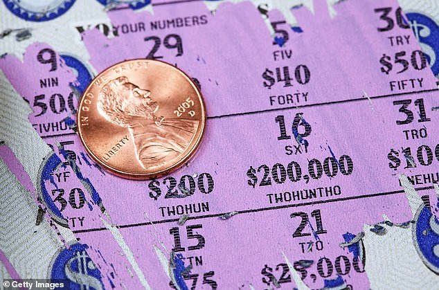 Une femme gagne 4 millions de dollars à la loterie