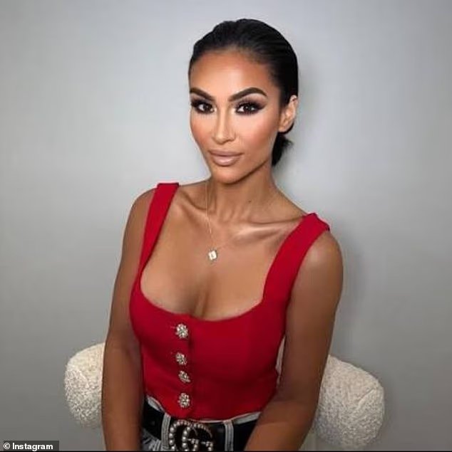 Une star glamour d'Internet surprise en train de voler 2