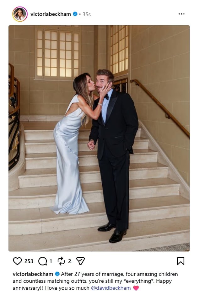 Victoria Beckham risque la colère de Brooklyn en tendant une